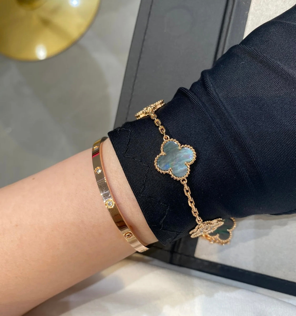 Fasion High-Quality four-leaf Clover Bracelet. Perfect for Mother's Day, Birthdays, Anniversary and so much more